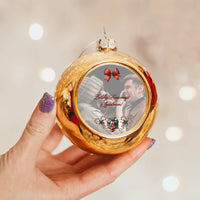 Karácsonyi arany gömbdísz saját fényképpel és szívhez szóló üzenettel