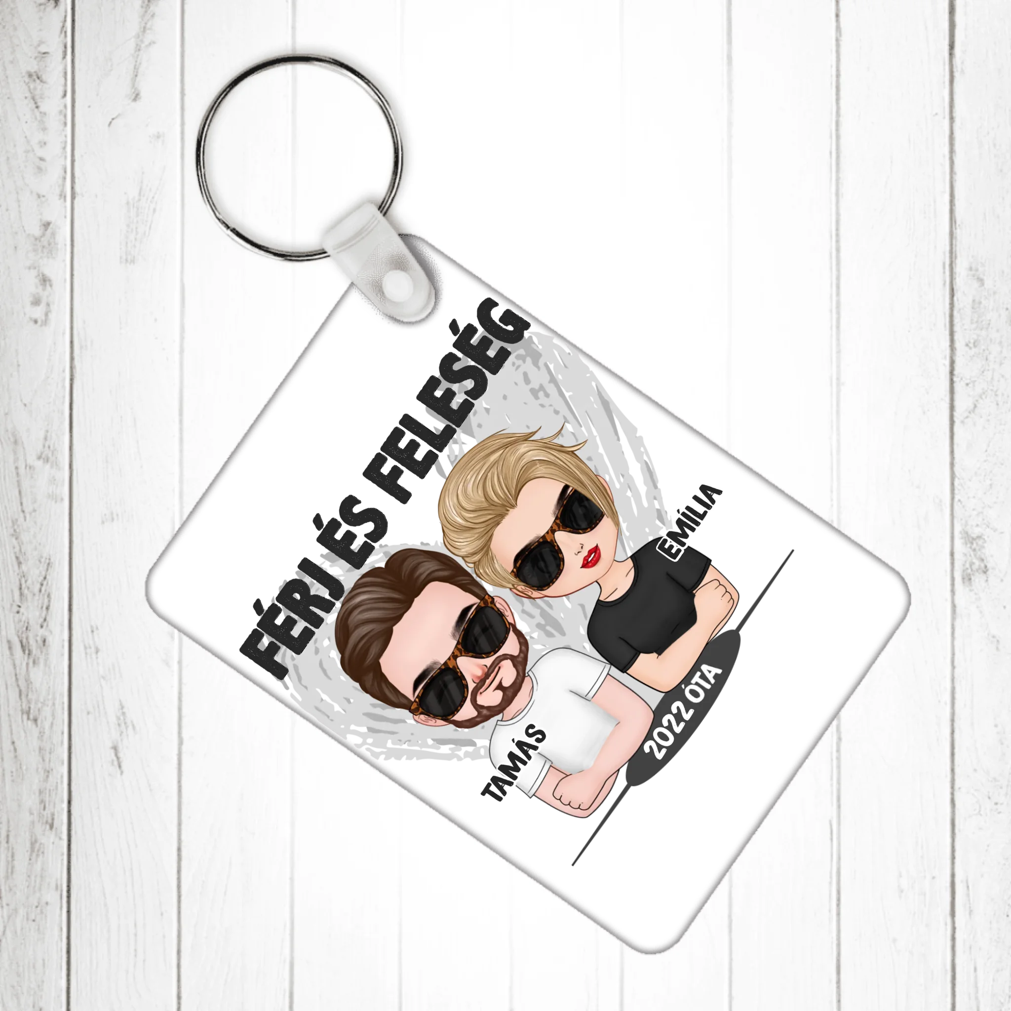 Férj és feleség szerkeszthető karakteres valentin napi kulcstartó