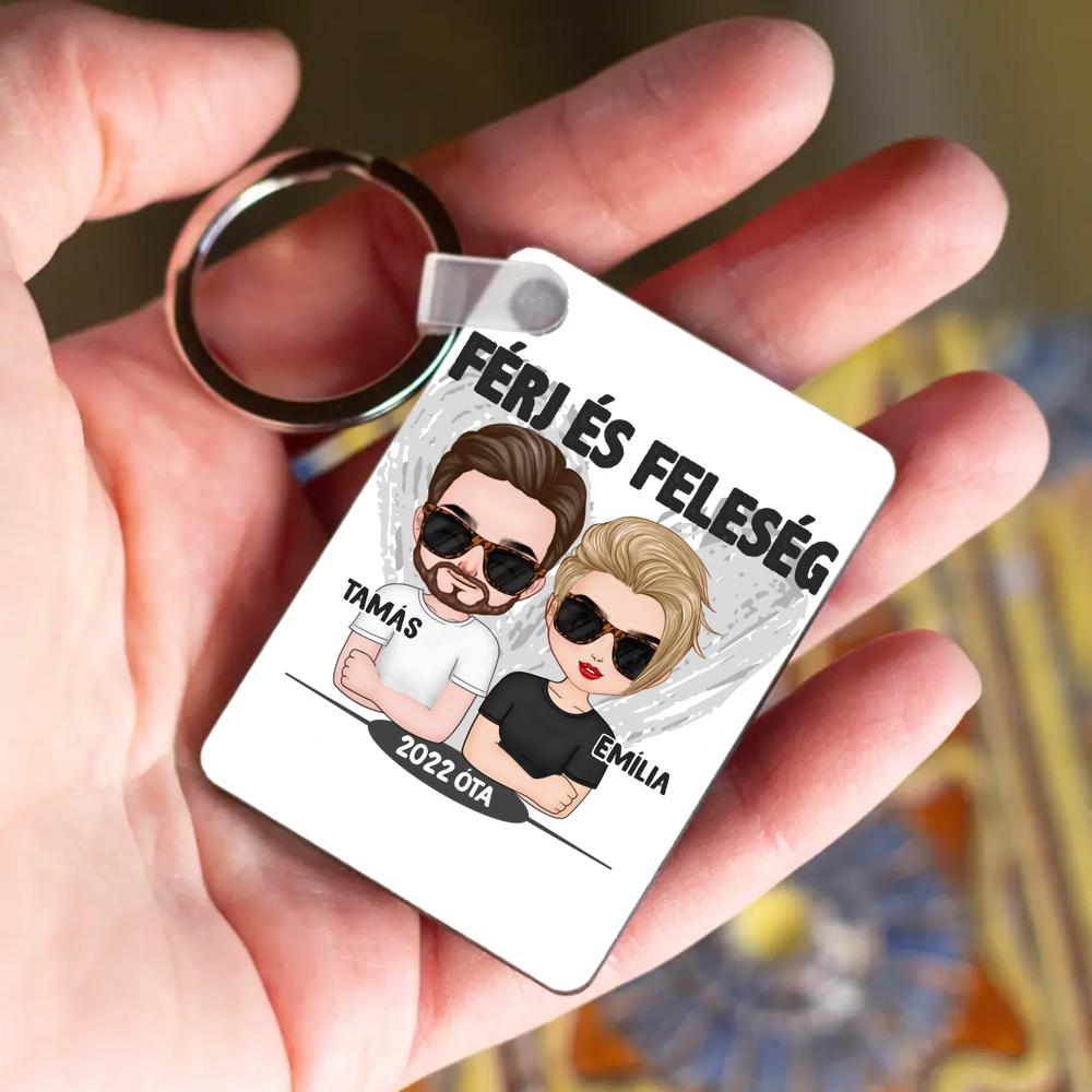 Férj és feleség szerkeszthető karakteres valentin napi kulcstartó