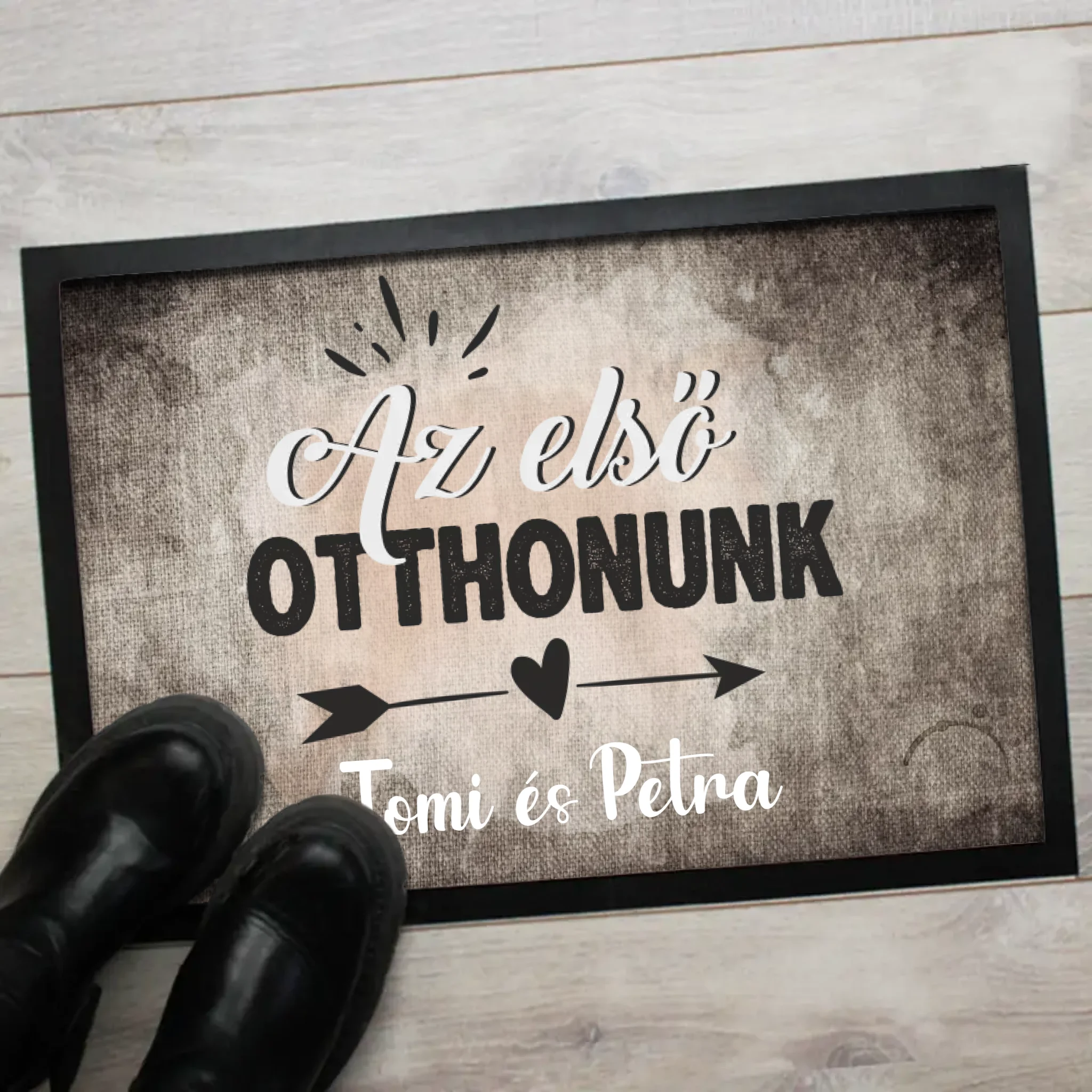 Az első otthonunk lábtörlő egyedi névvel