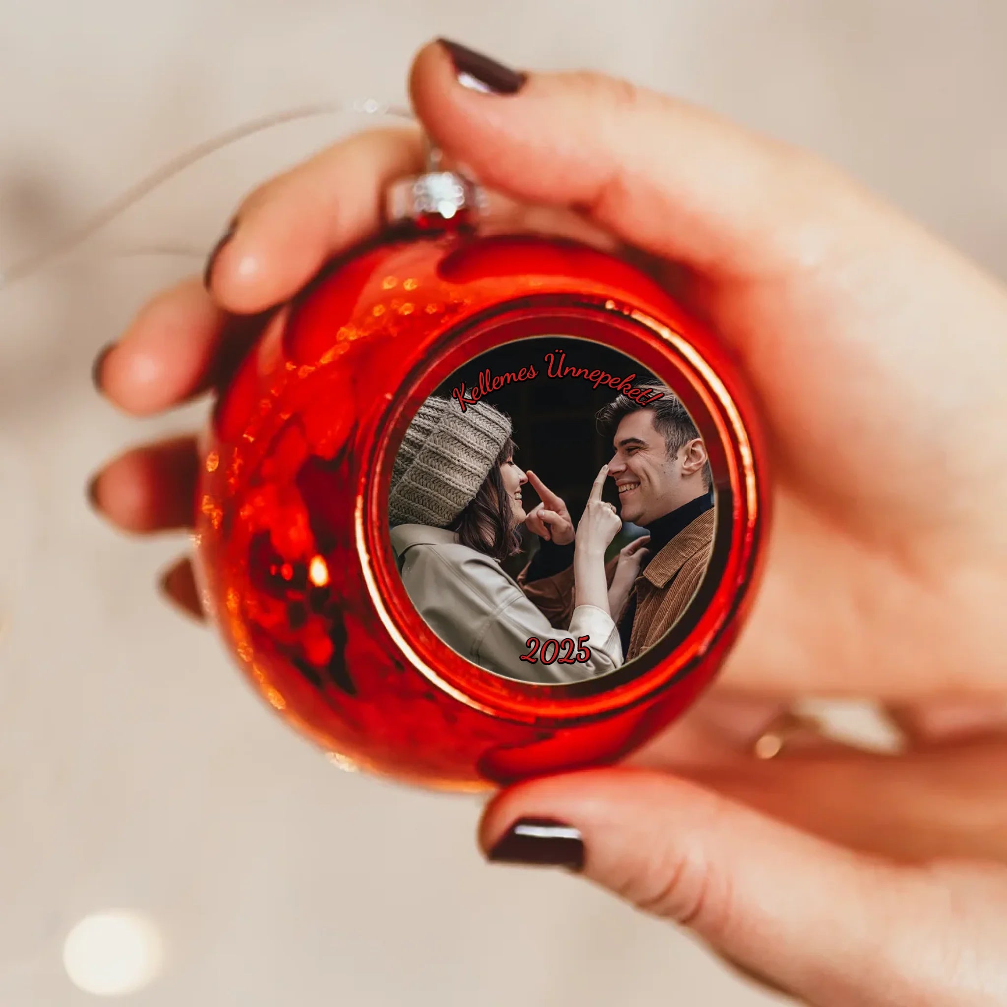 Karácsonyi piros gömbdísz saját fényképpel és szívhez szóló üzenettel