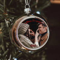 Karácsonyi ezüst gömbdísz saját fényképpel és szívhez szóló üzenettel