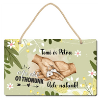 Üdvözlő fa dísztábla egyedi névvel és választahó mintával