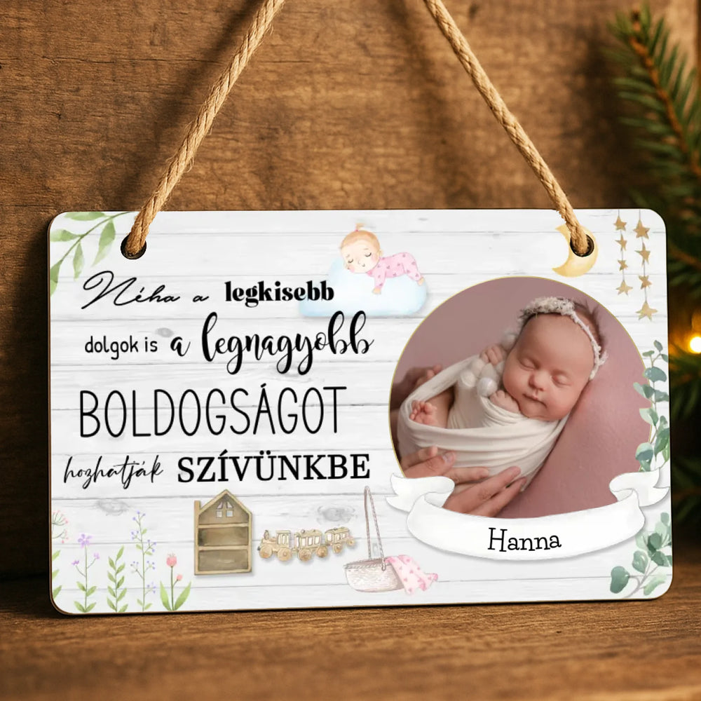 Újszülött köszöntő dísztábla kislány képpel