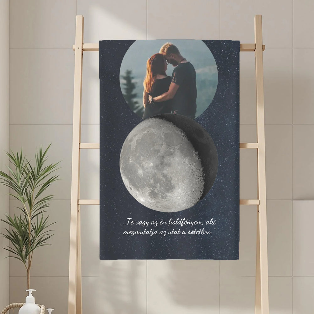 A Mi Holdunk - egyedi képes törölköző szerkeszthető felirattal