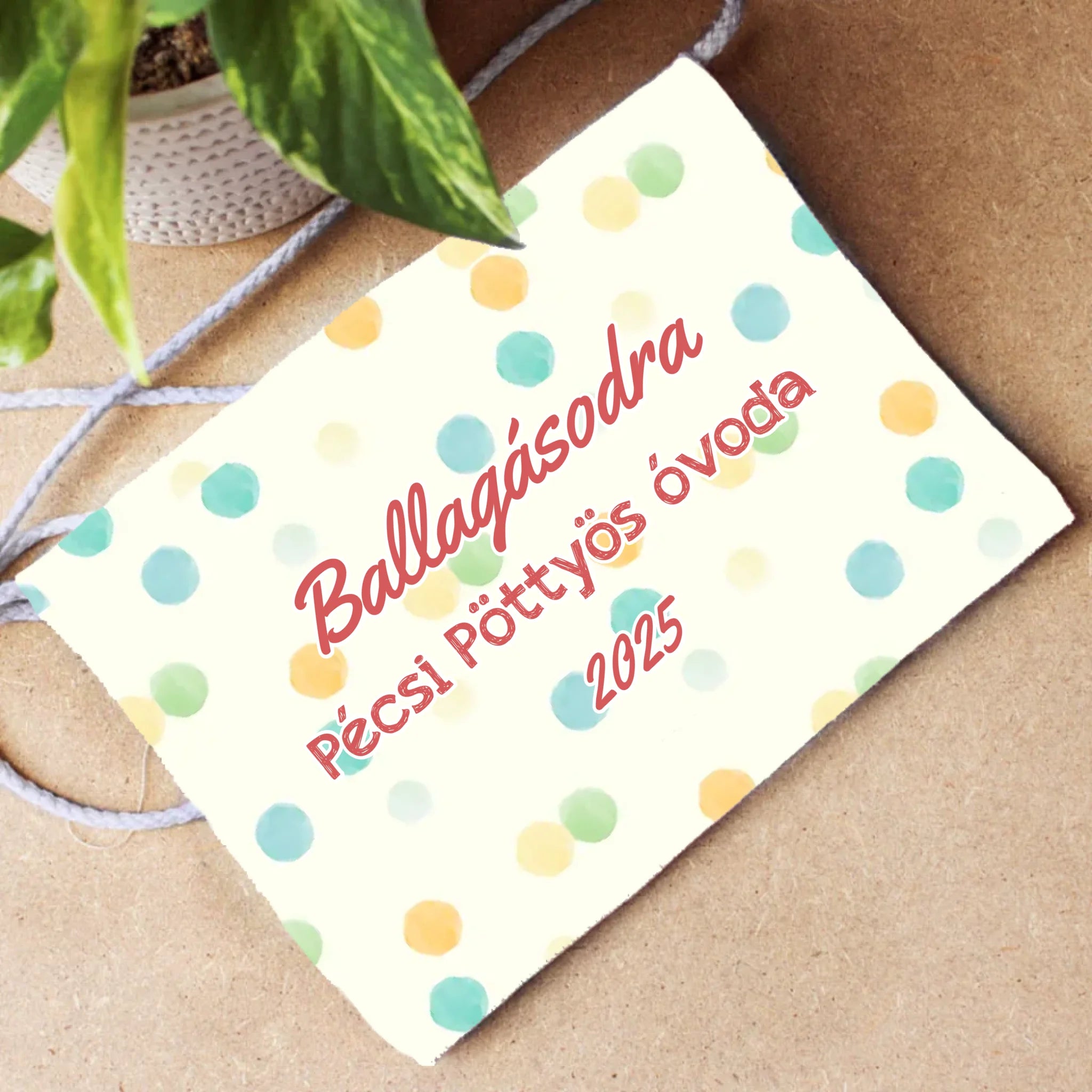 	 Telinyomatos ballagási tarisznya pöttyös mintával és szerkeszthető felirattal