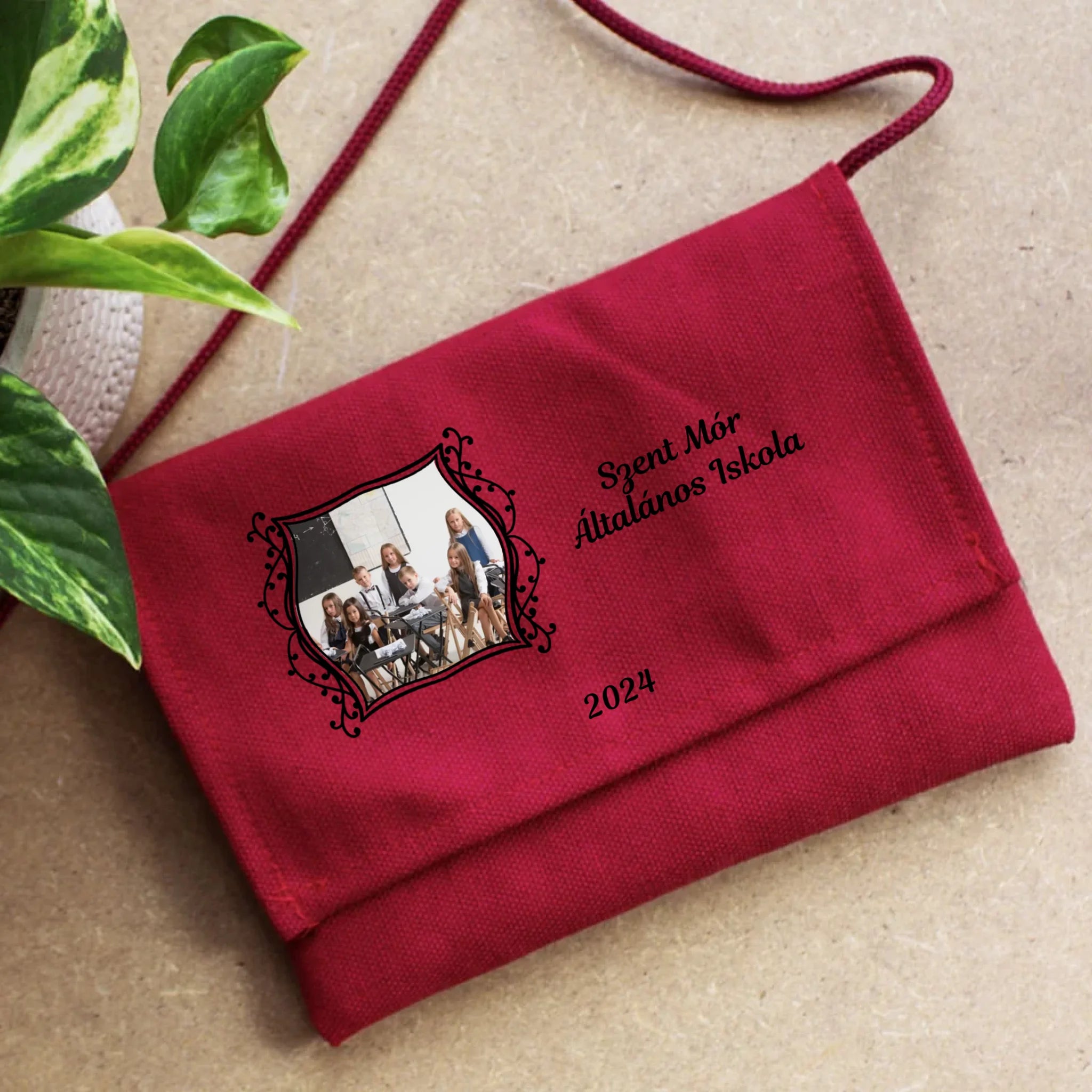 Ballagási tarisznya díszes keretű fényképpel