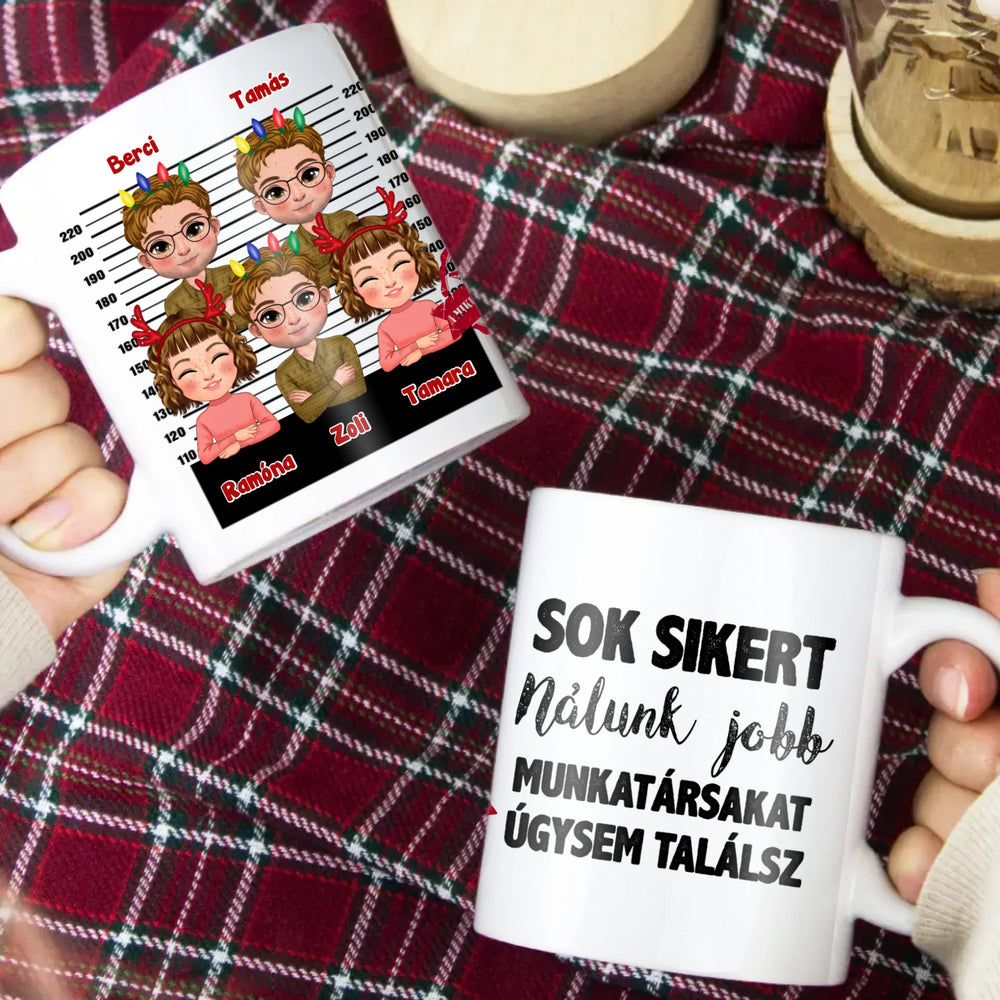 Egyedi karácsonyi ajándék bögre munkatársaknak választható karakterekkel - több személlyel