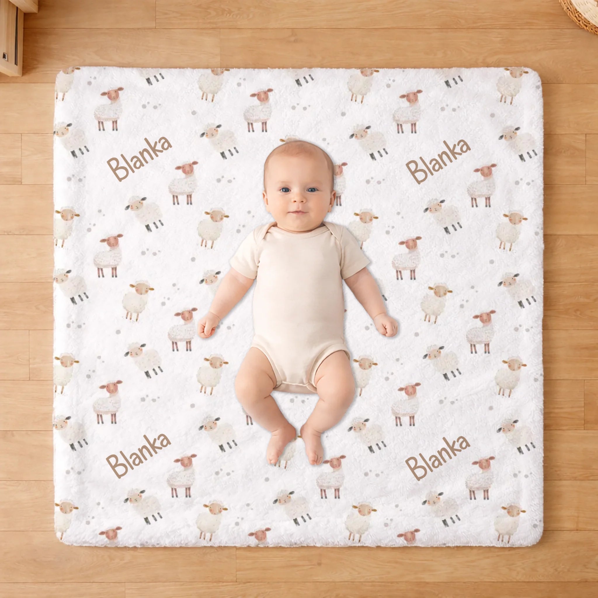 Névre szóló bárányos babatakaró - egyedi baba pléd ajándék
