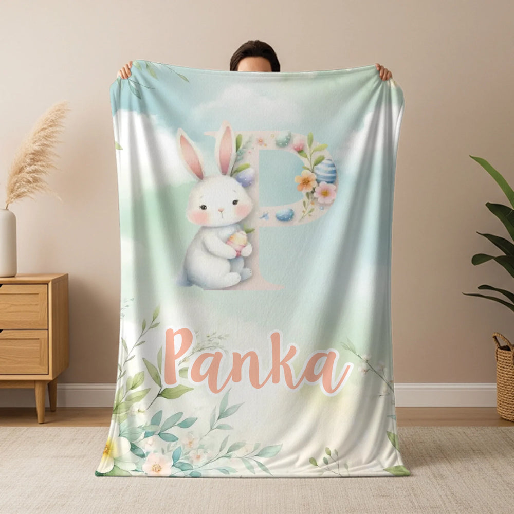 Névre szóló húsvéti pléd nyuszival és kezdőbetűvel – egyedi gyerek takaró lányoknak