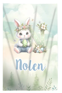 Névre szóló húsvéti pléd nyuszival és kezdőbetűvel – egyedi gyerek takaró fiúknak