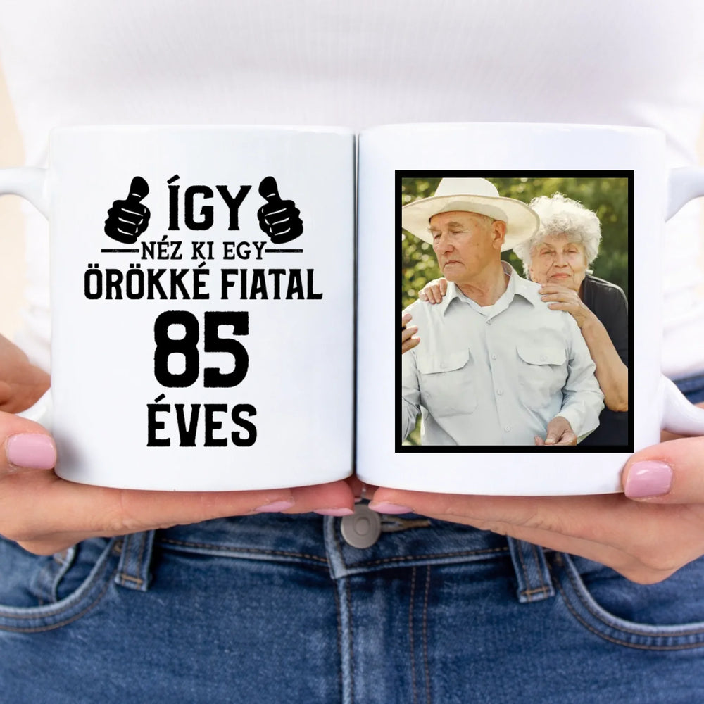 Örökké fiatal 85 éves szülinapi ajándék bögre