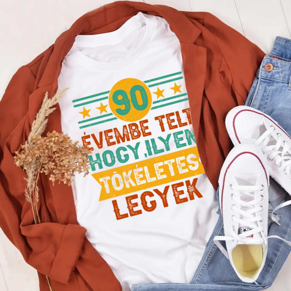 Szülinapi ajándék 90 éveseknek - 90 évembe telt női póló fehér