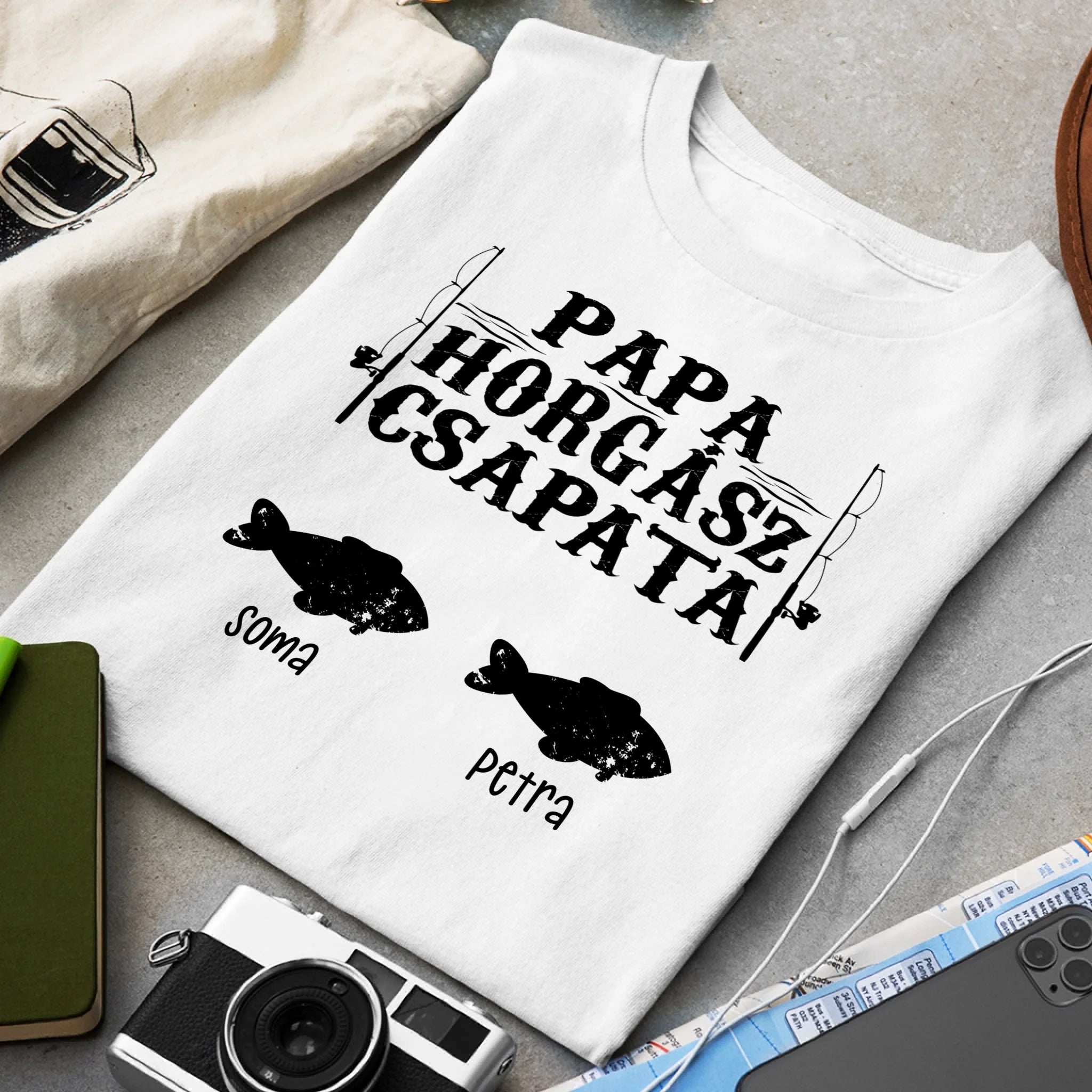 Ajándék Papáknak - Papa horgász csapata póló akár 6 unoka nevével