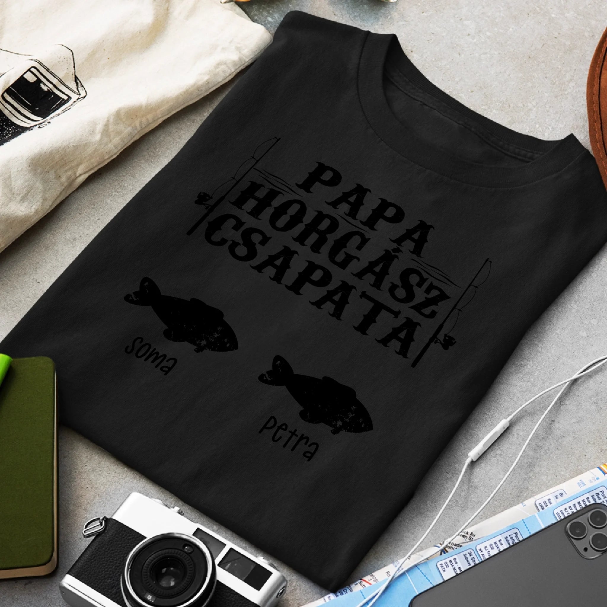 Ajándék Papáknak - Papa horgász csapata póló akár 6 unoka nevével