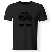 Ajándék Papáknak - Papa horgász csapata póló akár 6 unoka nevével