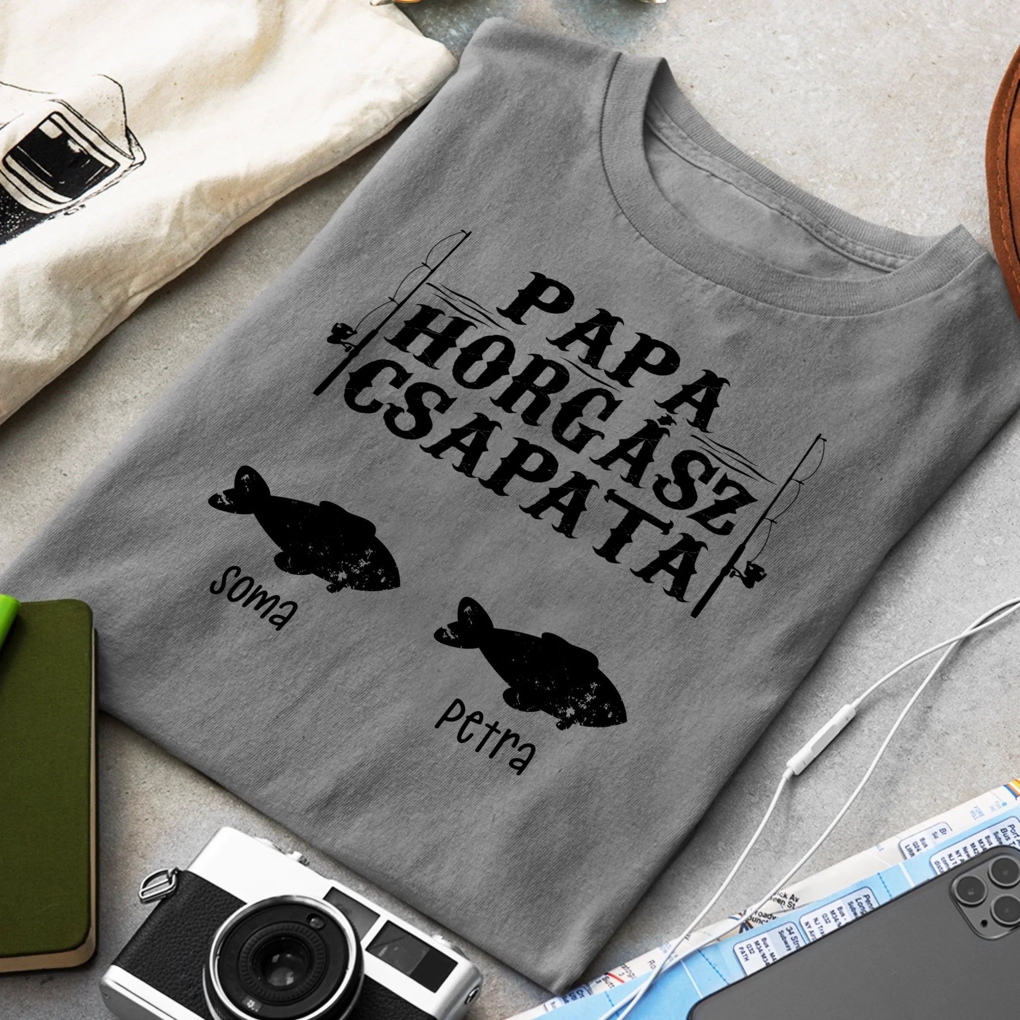 Ajándék Papáknak - Papa horgász csapata póló akár 6 unoka nevével