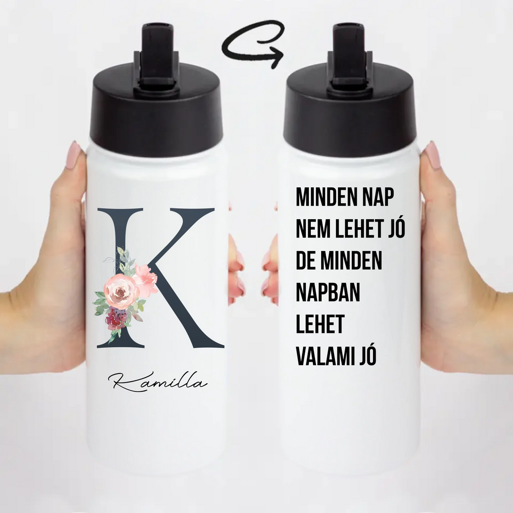 Szívószálas virágos kulacs névvel
