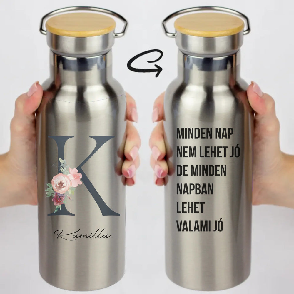 Egyedi virágos kulacs névvel