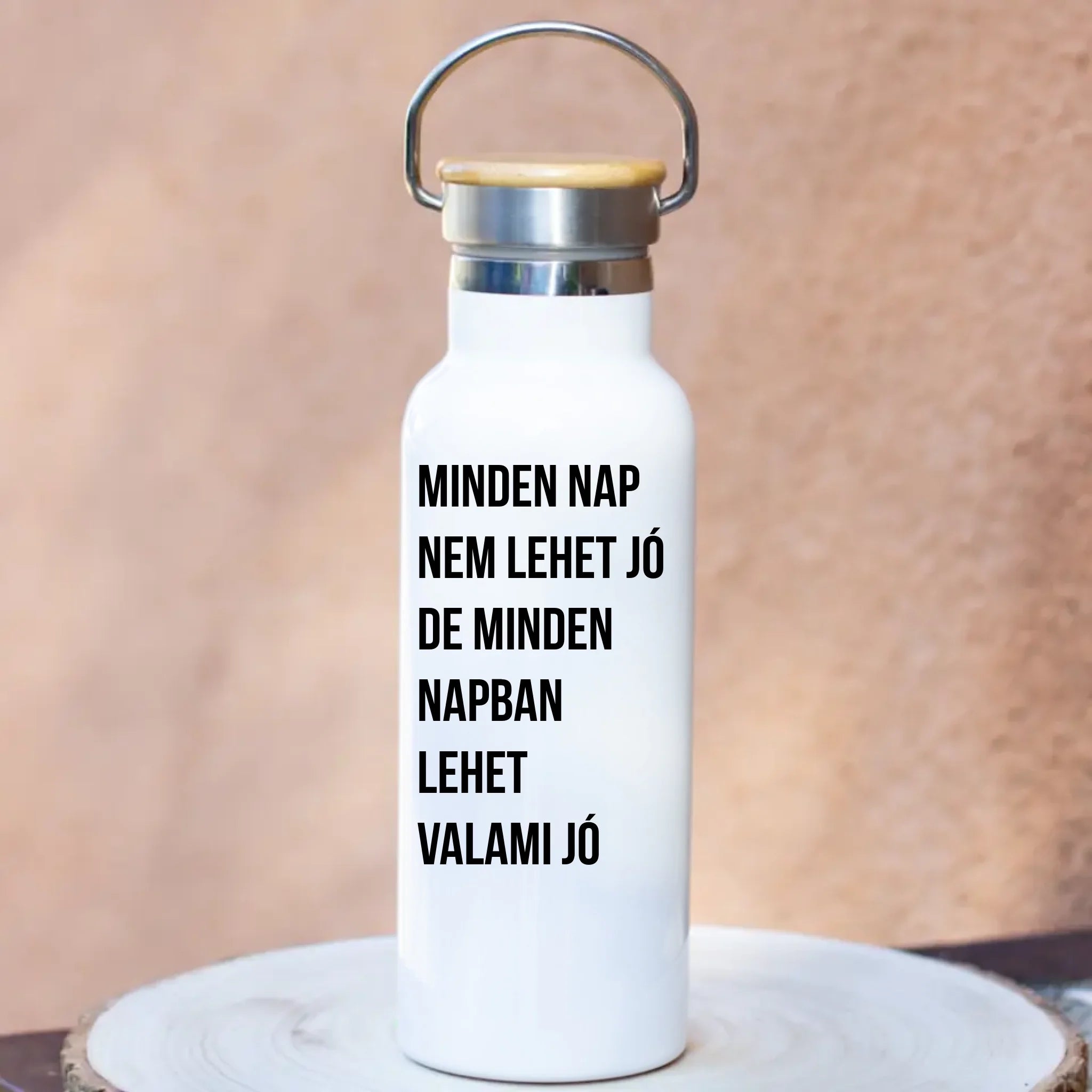 Egyedi virágos kulacs névvel