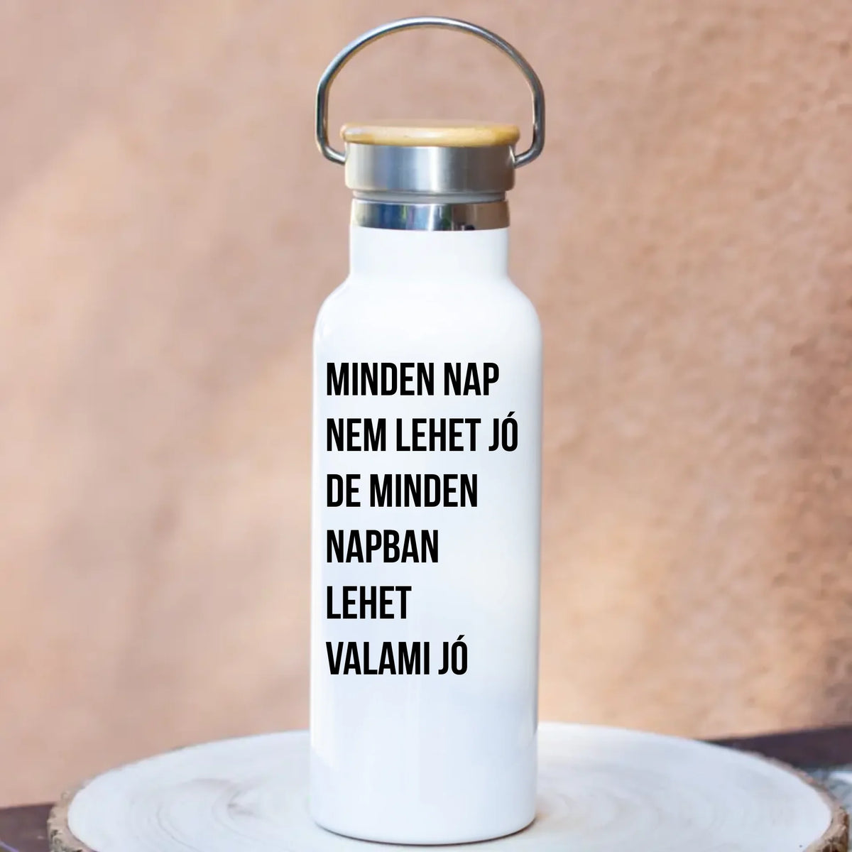 Egyedi virágos kulacs névvel