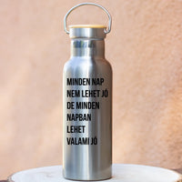 Egyedi virágos kulacs névvel