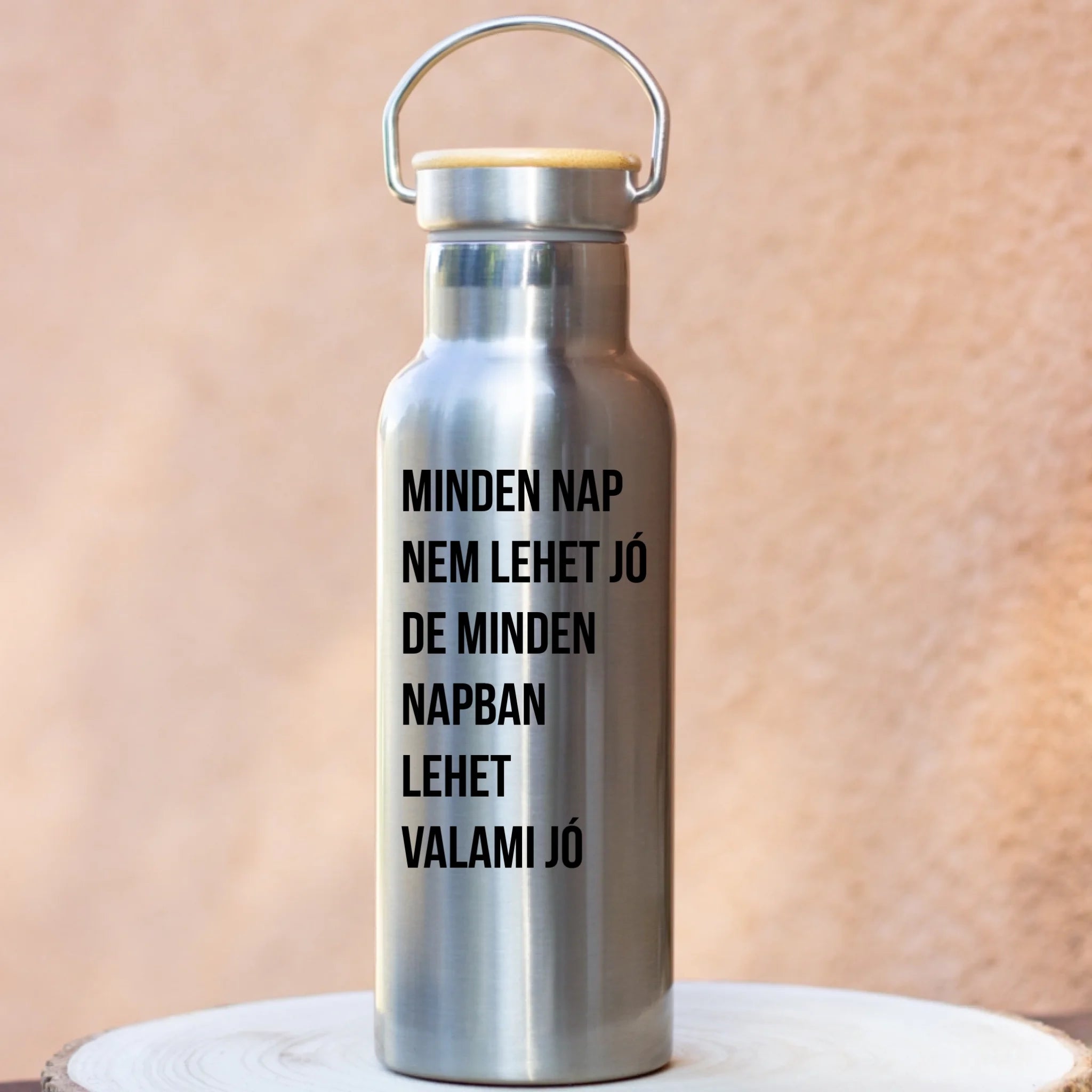 Egyedi virágos kulacs névvel