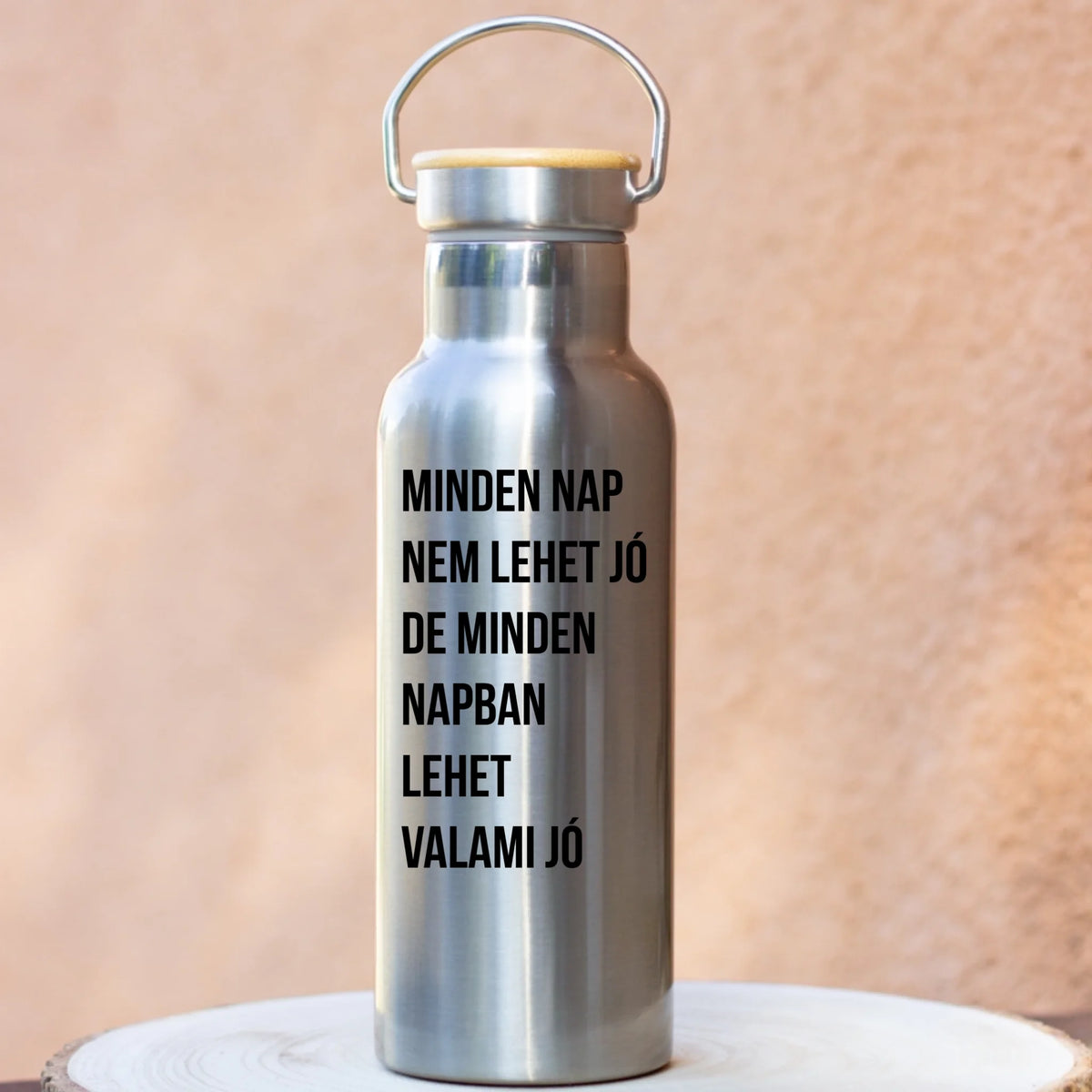 Egyedi virágos kulacs névvel