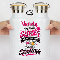 Szépség, aki úgy iszik, mint egy szörnyeteg - lánybúcsús kulacs egyedi névvel