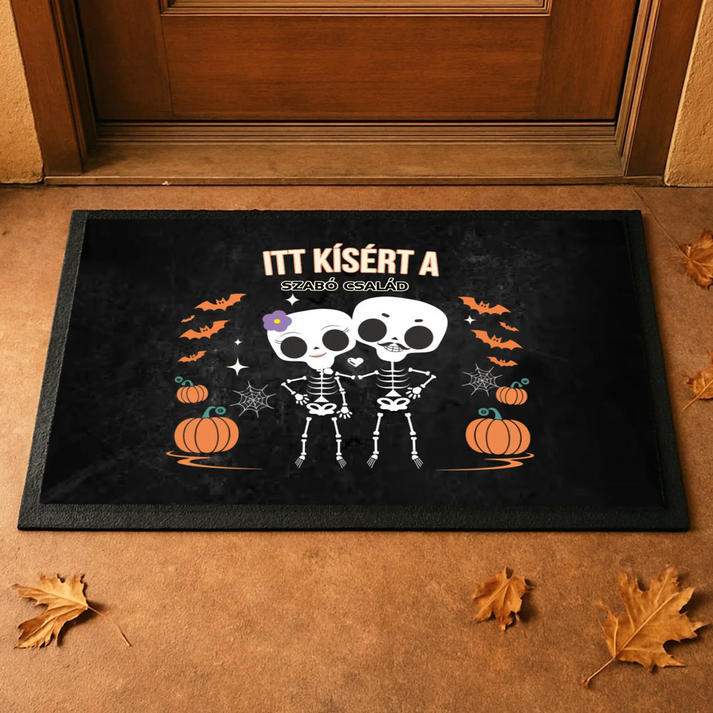 Személyre szabható őszi Halloweeni lábtörlő - Skeleton Crew családi ajándék pároknak