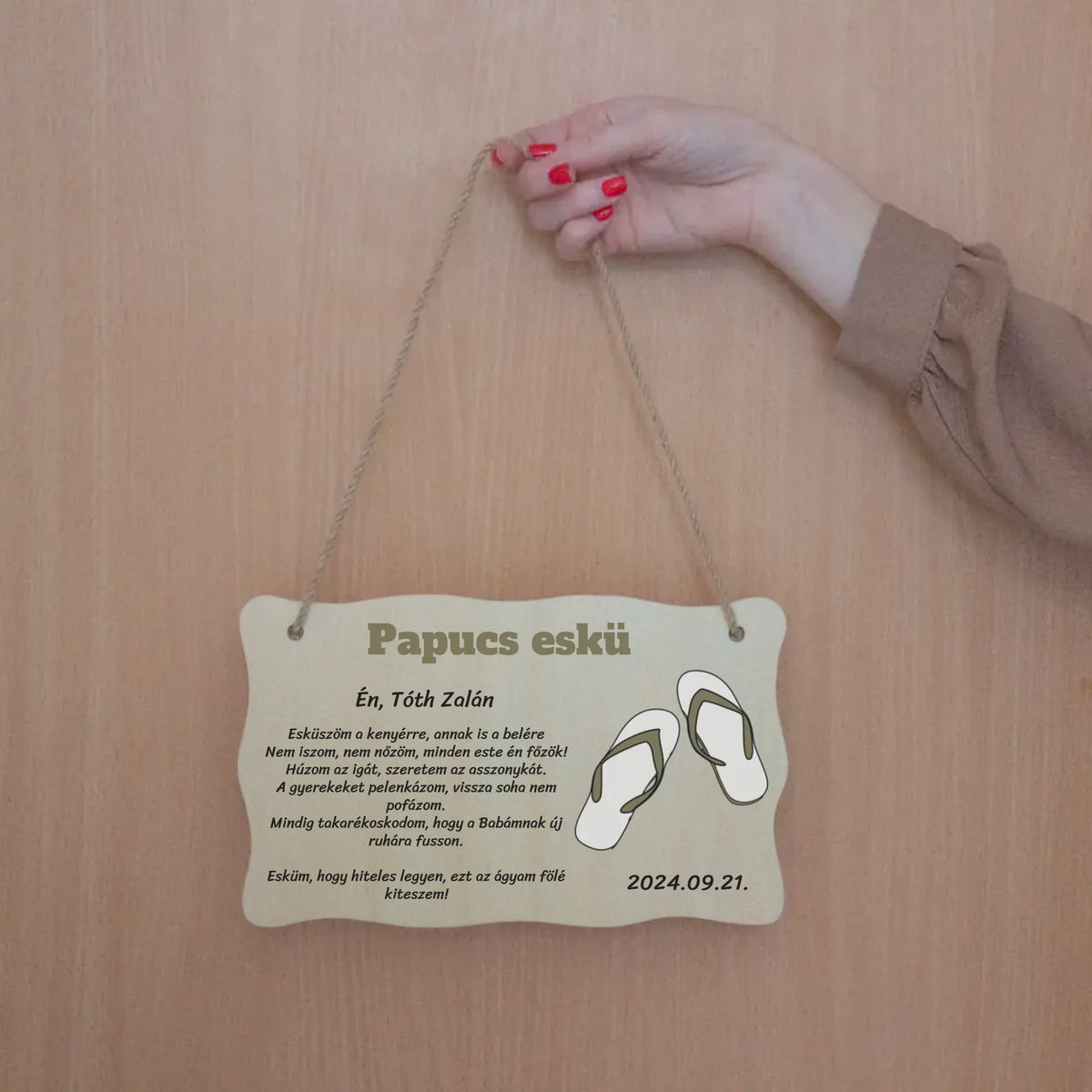 Papucs eskü ajándék fatábla Legénybúcsúkra