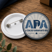 Apák napi ajándék kitűző - Apa a család karbantartó hőse