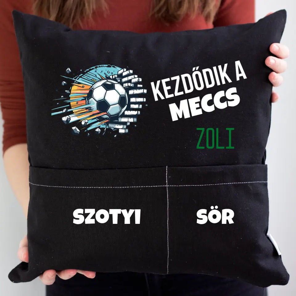 Kezdődik a meccs egyedi neves zsebes párna Férfiaknak
