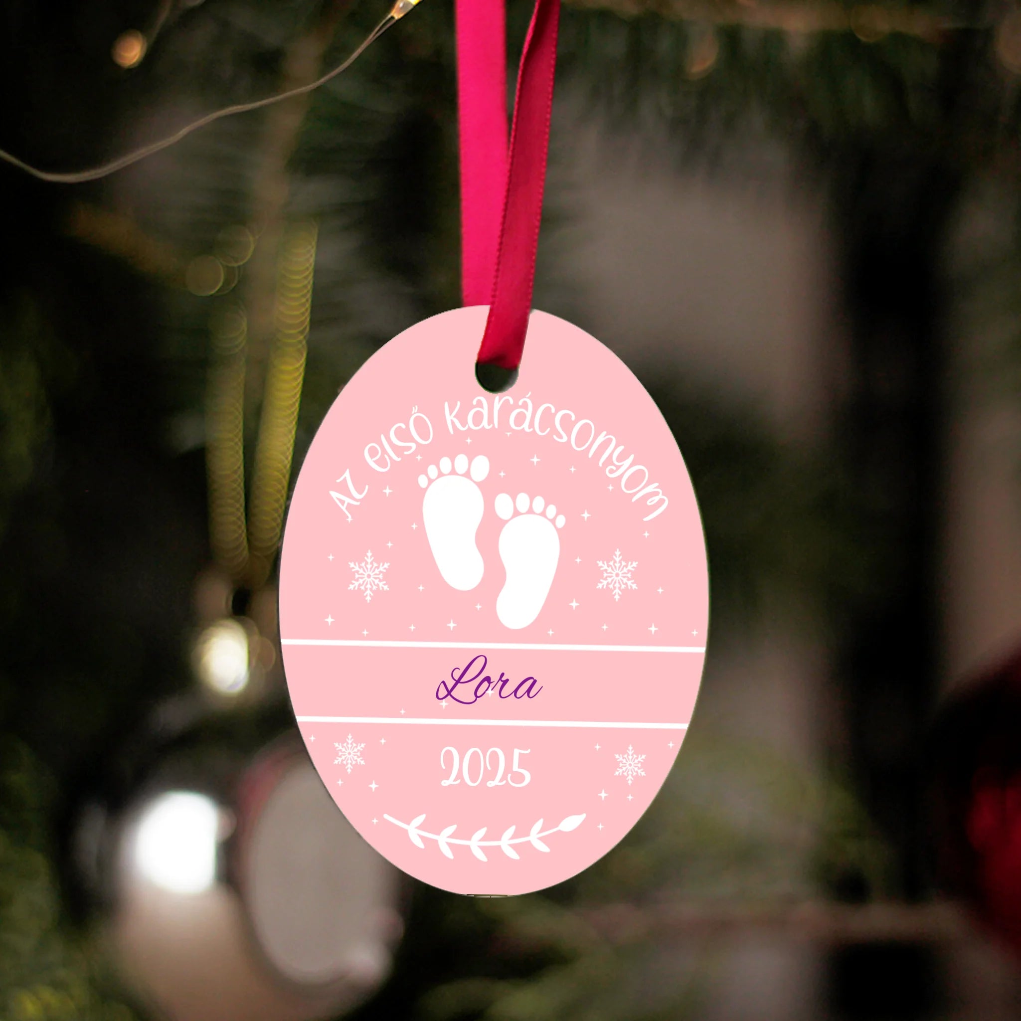 Az első karácsonyom - feliratos ovális karácsonyfadísz lányoknak egyedi névvel